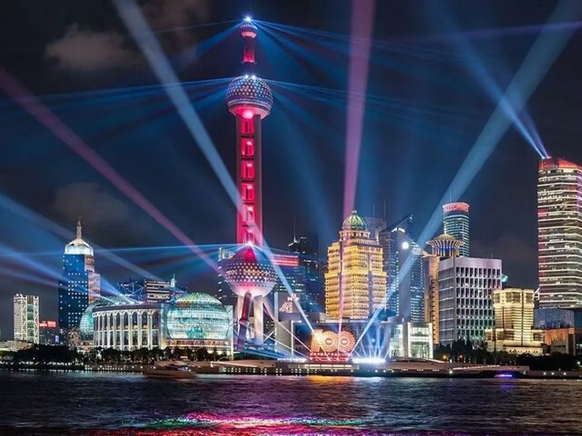 Shanghai Night River Cruise and Light Tour with Yuyuan Bazaar