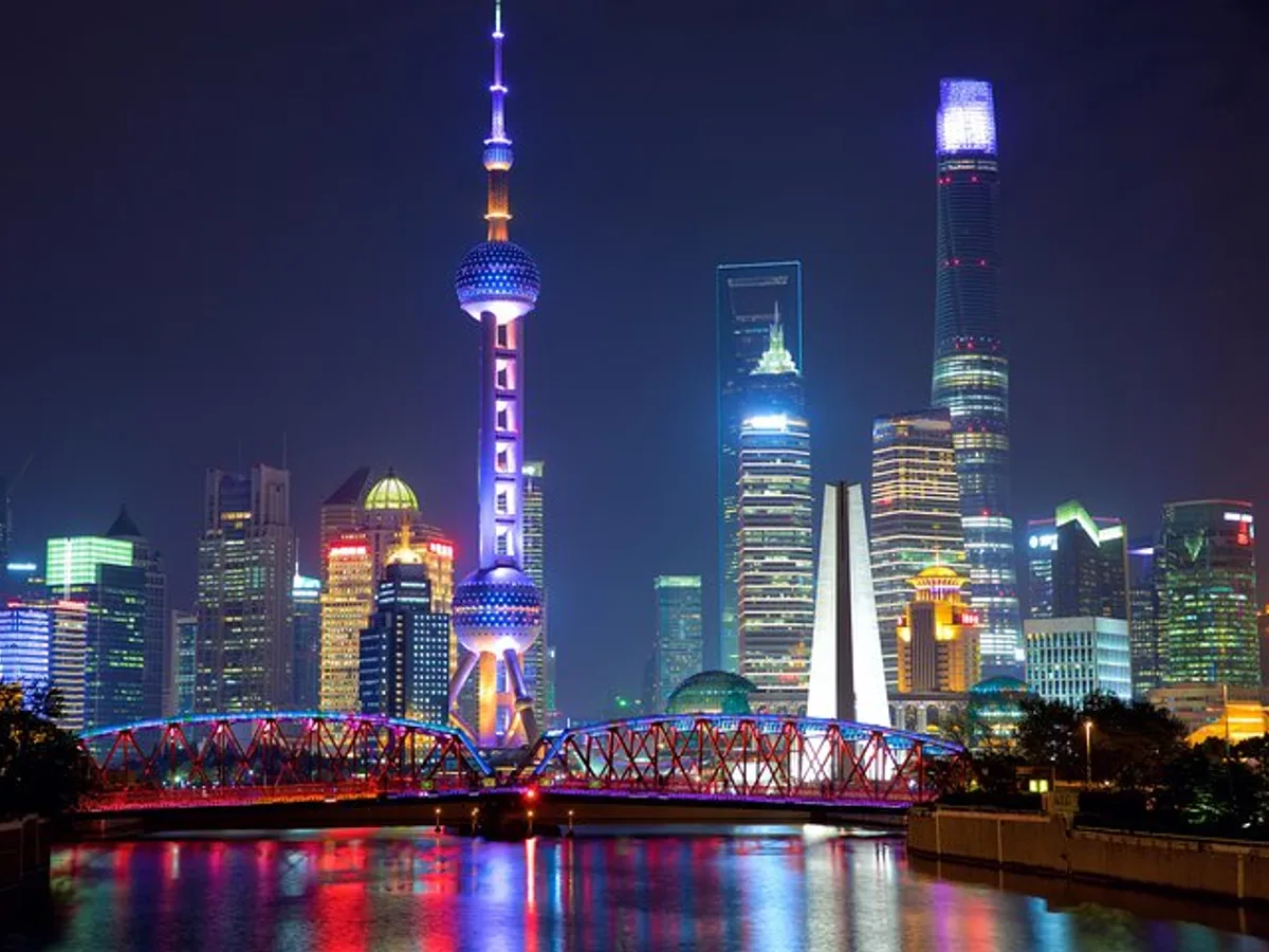 Shanghai Evening Tour: Huangpu River Cruise and Street Food